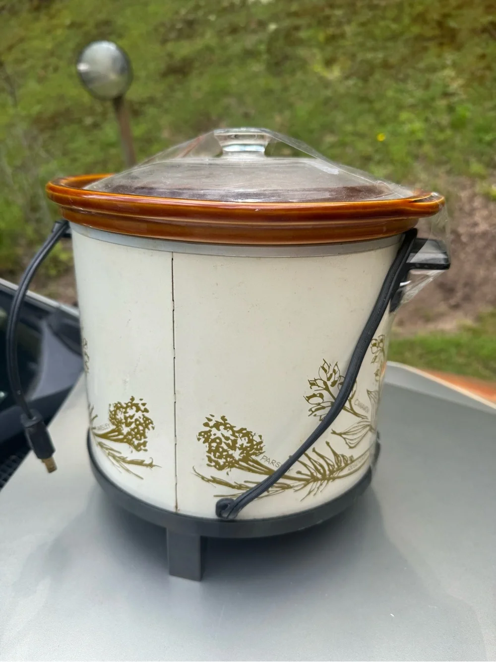 Hamilton Beach Crock Watcher Slow Cooker in Cream and Brown